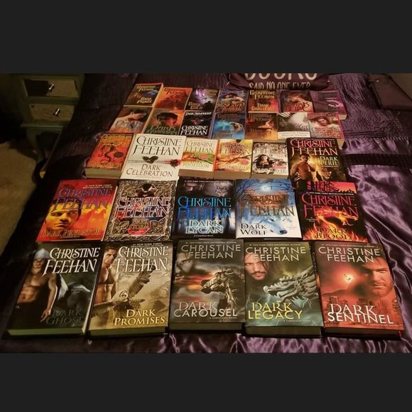𝐃𝐀𝐑𝐊 𝐒𝐄𝐑𝐈𝐄𝐒 (𝐂𝐀𝐑𝐏𝐀𝐓𝐇𝐈𝐀𝐍)by Christine Feehan - 30 Books